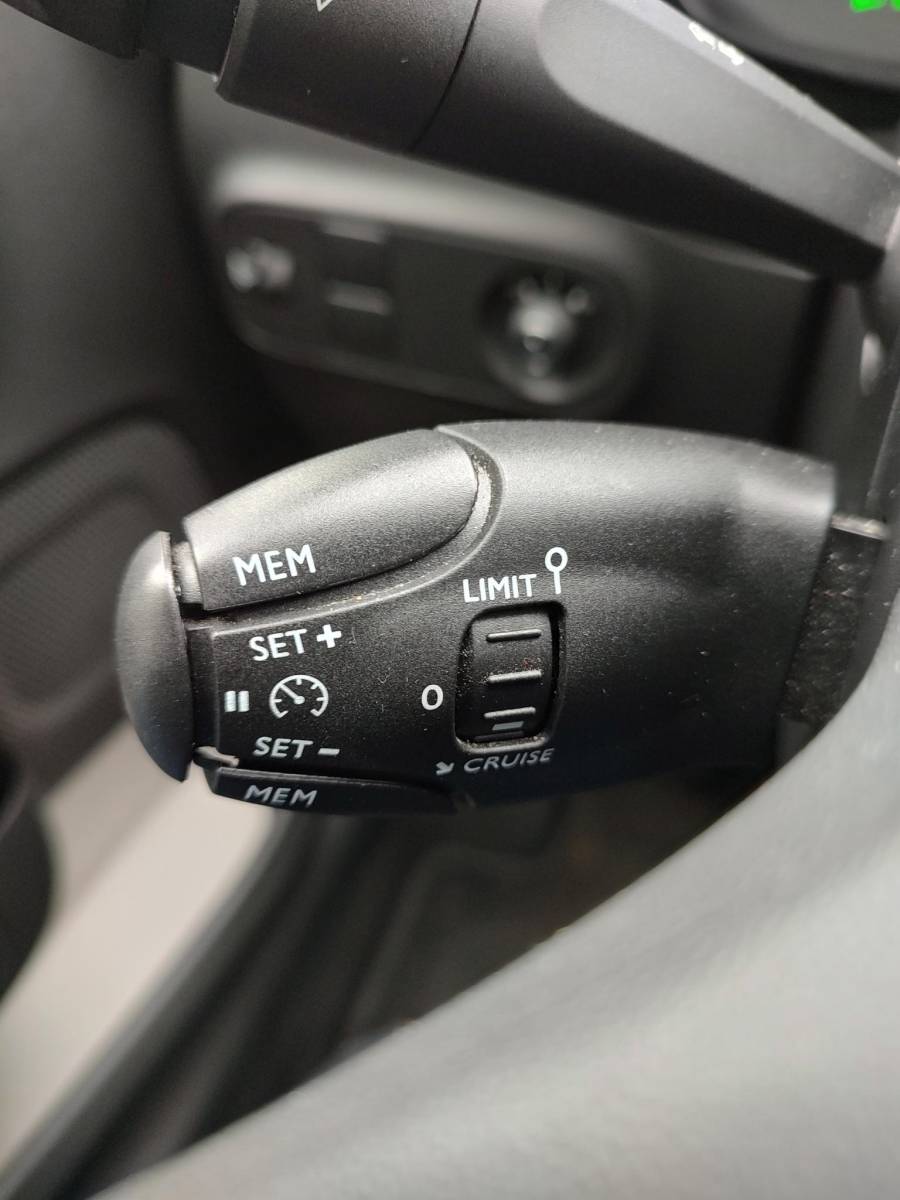 Citroën C3 Citroen C3 1.2 PureTech Shine Navi-Carplay Stoelverwarming Led Bi-Tone Nieuwe Distributieriem
