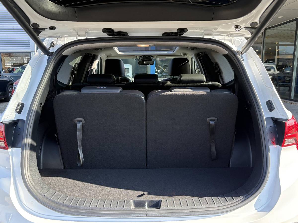Hyundai Santa Fe Hyundai Santa Fe 1.6 T-GDI PHEV Premium Sky 7p. | Afneembare trekhaak | Panoramadak | Stoelverwarming | Adaptive cruise control | Camera | KRELL