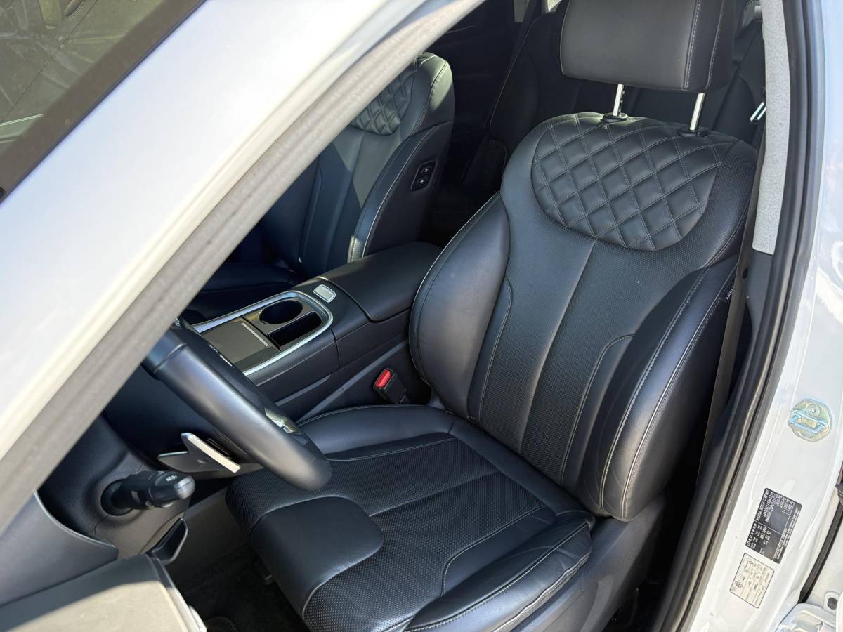 Hyundai Santa Fe Hyundai Santa Fe 1.6 T-GDI PHEV Premium Sky 7p. | Afneembare trekhaak | Panoramadak | Stoelverwarming | Adaptive cruise control | Camera | KRELL