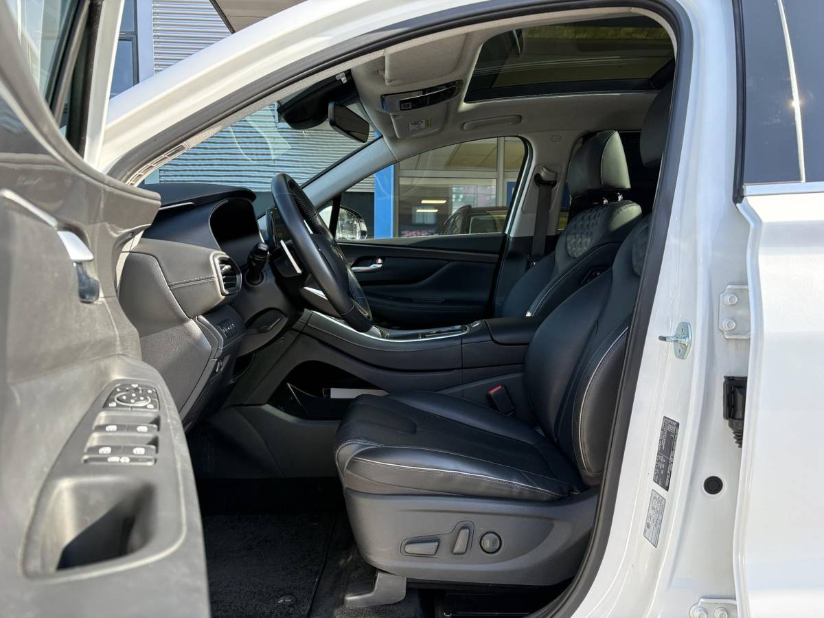 Hyundai Santa Fe Hyundai Santa Fe 1.6 T-GDI PHEV Premium Sky 7p. | Afneembare trekhaak | Panoramadak | Stoelverwarming | Adaptive cruise control | Camera | KRELL