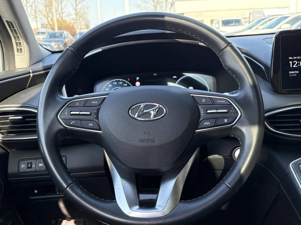 Hyundai Santa Fe Hyundai Santa Fe 1.6 T-GDI PHEV Premium Sky 7p. | Afneembare trekhaak | Panoramadak | Stoelverwarming | Adaptive cruise control | Camera | KRELL