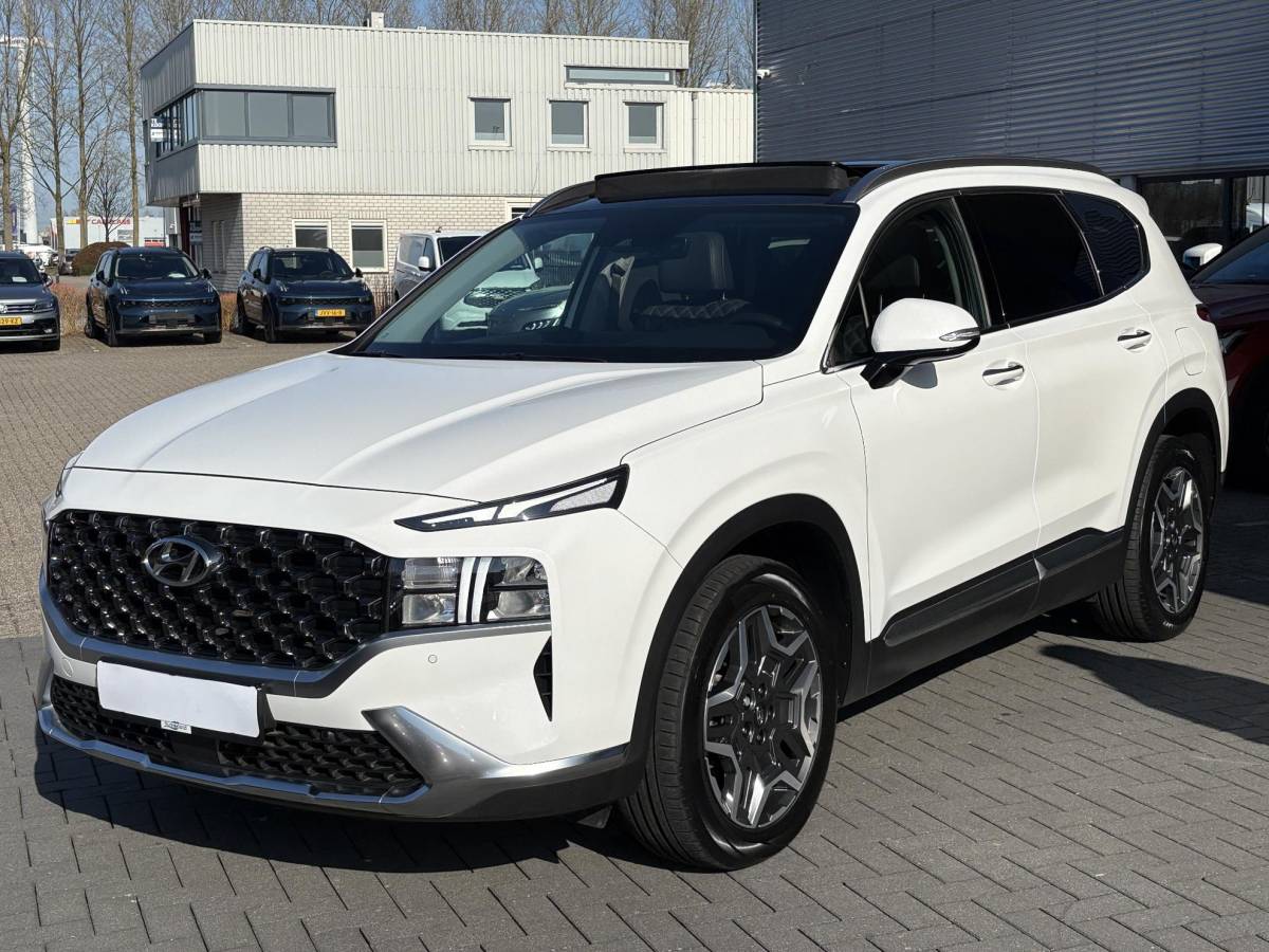 Hyundai Santa Fe Hyundai Santa Fe 1.6 T-GDI PHEV Premium Sky 7p. | Afneembare trekhaak | Panoramadak | Stoelverwarming | Adaptive cruise control | Camera | KRELL