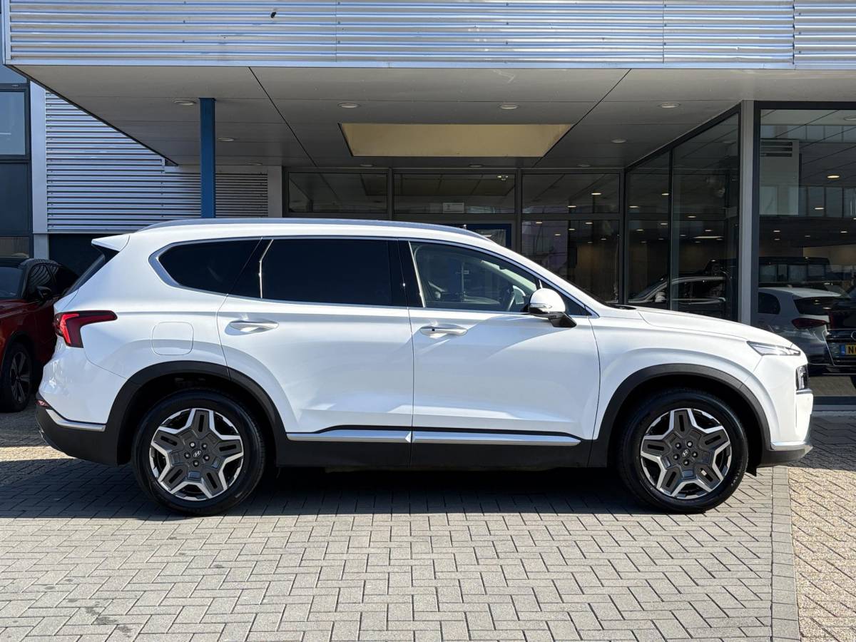 Hyundai Santa Fe Hyundai Santa Fe 1.6 T-GDI PHEV Premium Sky 7p. | Afneembare trekhaak | Panoramadak | Stoelverwarming | Adaptive cruise control | Camera | KRELL