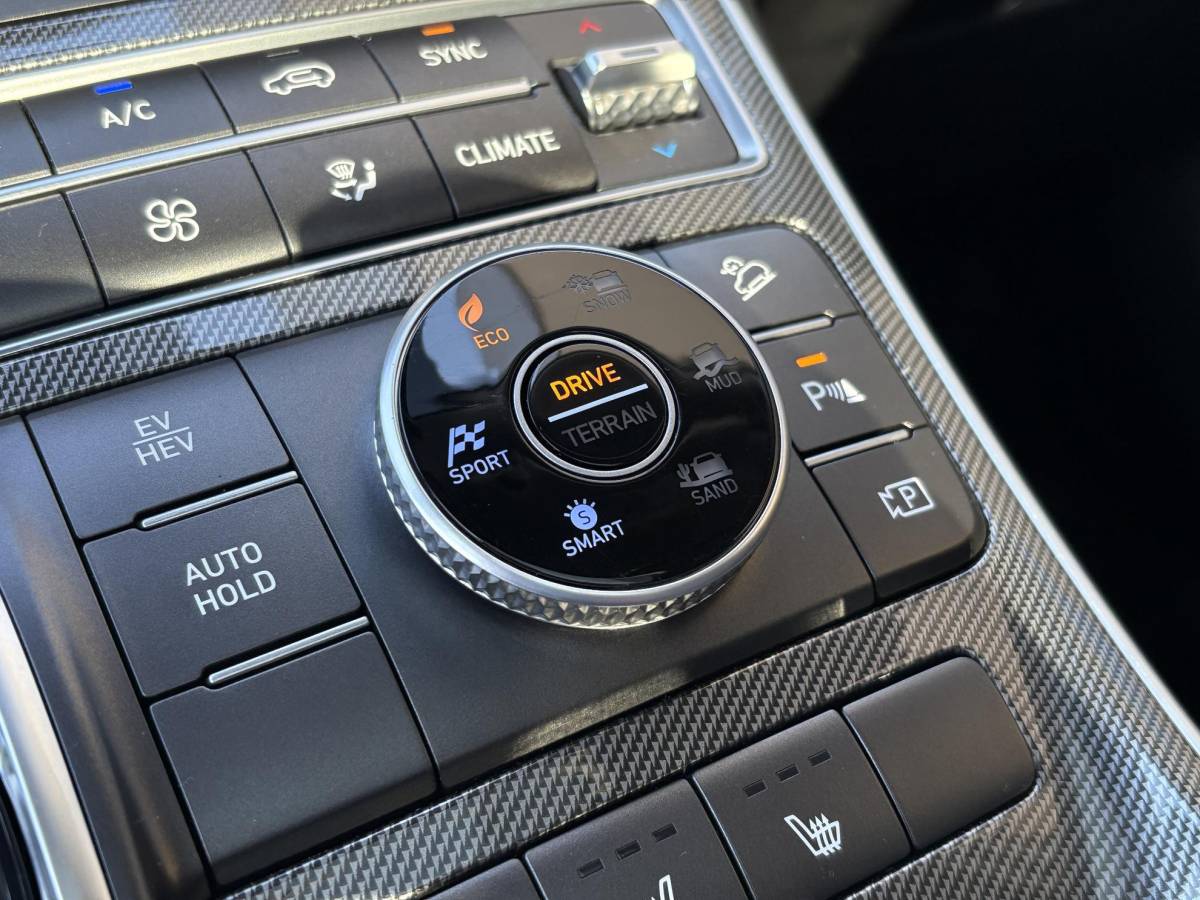 Hyundai Santa Fe Hyundai Santa Fe 1.6 T-GDI PHEV Premium Sky 7p. | Afneembare trekhaak | Panoramadak | Stoelverwarming | Adaptive cruise control | Camera | KRELL