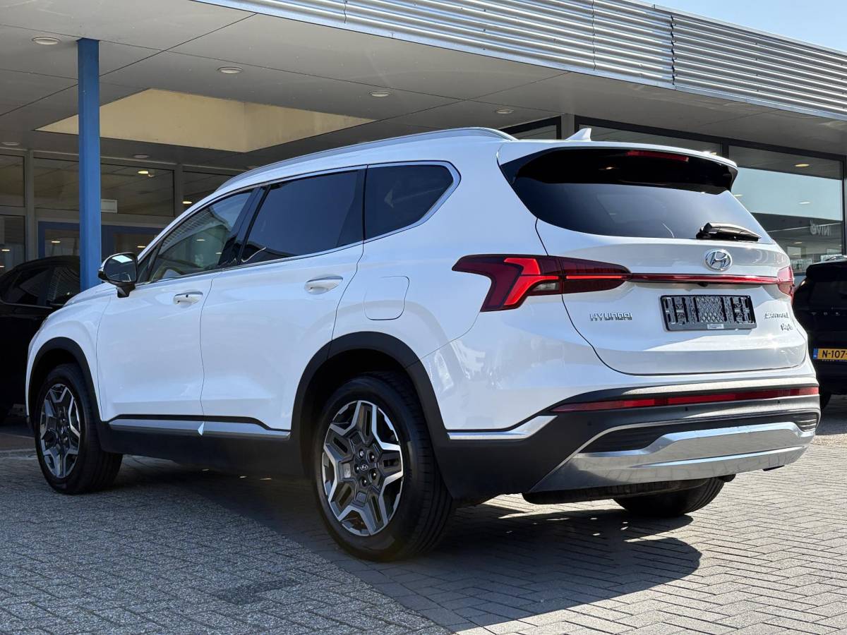 Hyundai Santa Fe Hyundai Santa Fe 1.6 T-GDI PHEV Premium Sky 7p. | Afneembare trekhaak | Panoramadak | Stoelverwarming | Adaptive cruise control | Camera | KRELL