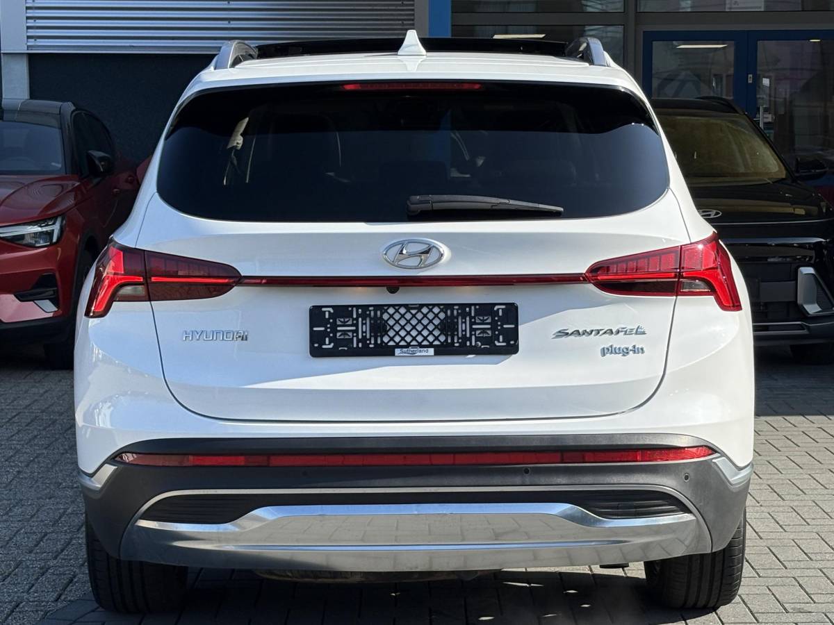 Hyundai Santa Fe Hyundai Santa Fe 1.6 T-GDI PHEV Premium Sky 7p. | Afneembare trekhaak | Panoramadak | Stoelverwarming | Adaptive cruise control | Camera | KRELL