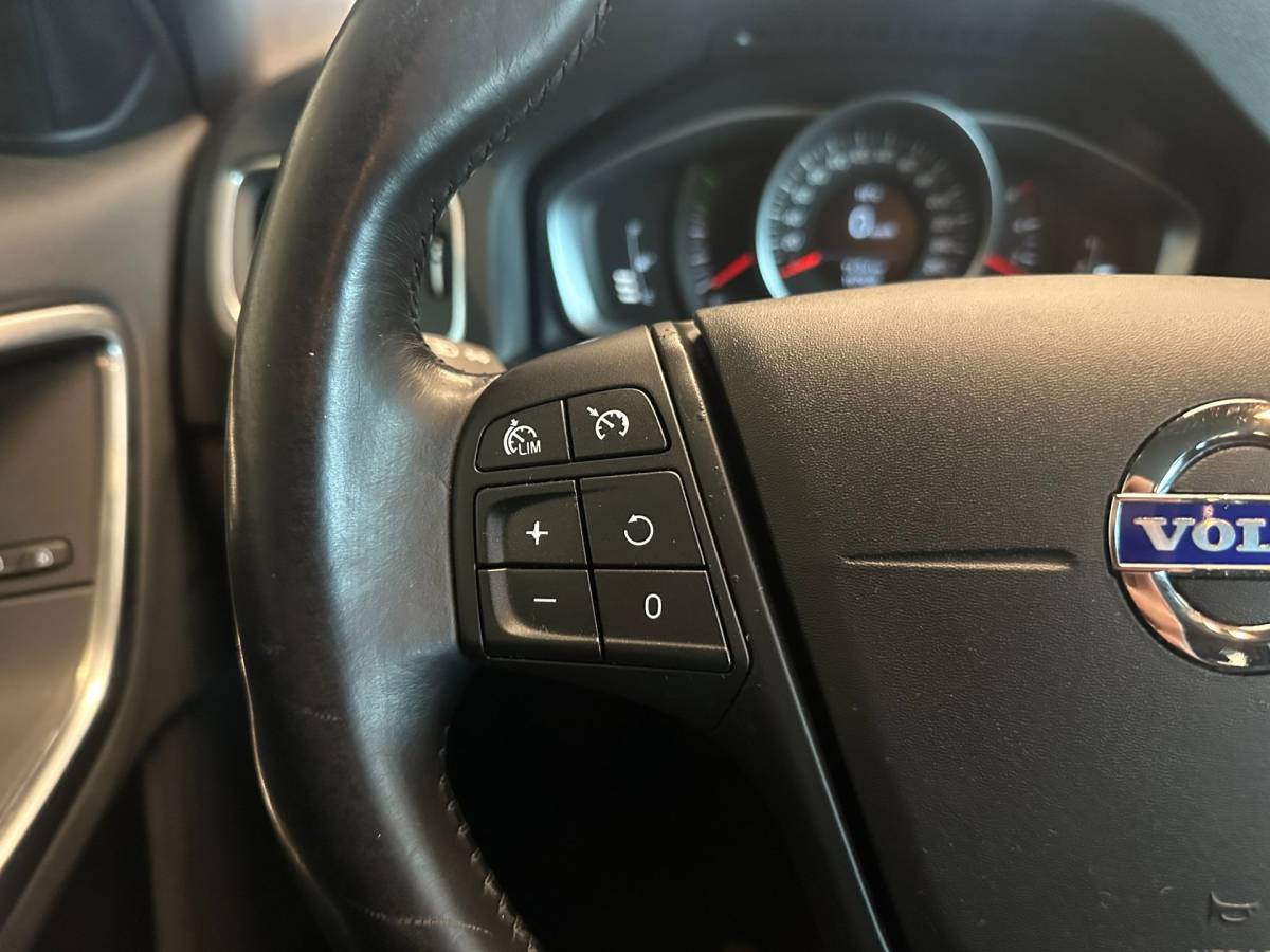 Volvo V60 Volvo V60 1.6 D2 KINETIC-uitv/CLIMA AIRCO/NAVIGATIE/CRUISE CONTROL/LM-VELGEN/AUX/BLUETOOTH/ISOFIX/TREKHAAK/APK+OH BIJ AFLEVERING