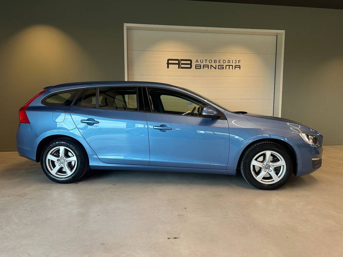 Volvo V60 Volvo V60 1.6 D2 KINETIC-uitv/CLIMA AIRCO/NAVIGATIE/CRUISE CONTROL/LM-VELGEN/AUX/BLUETOOTH/ISOFIX/TREKHAAK/APK+OH BIJ AFLEVERING
