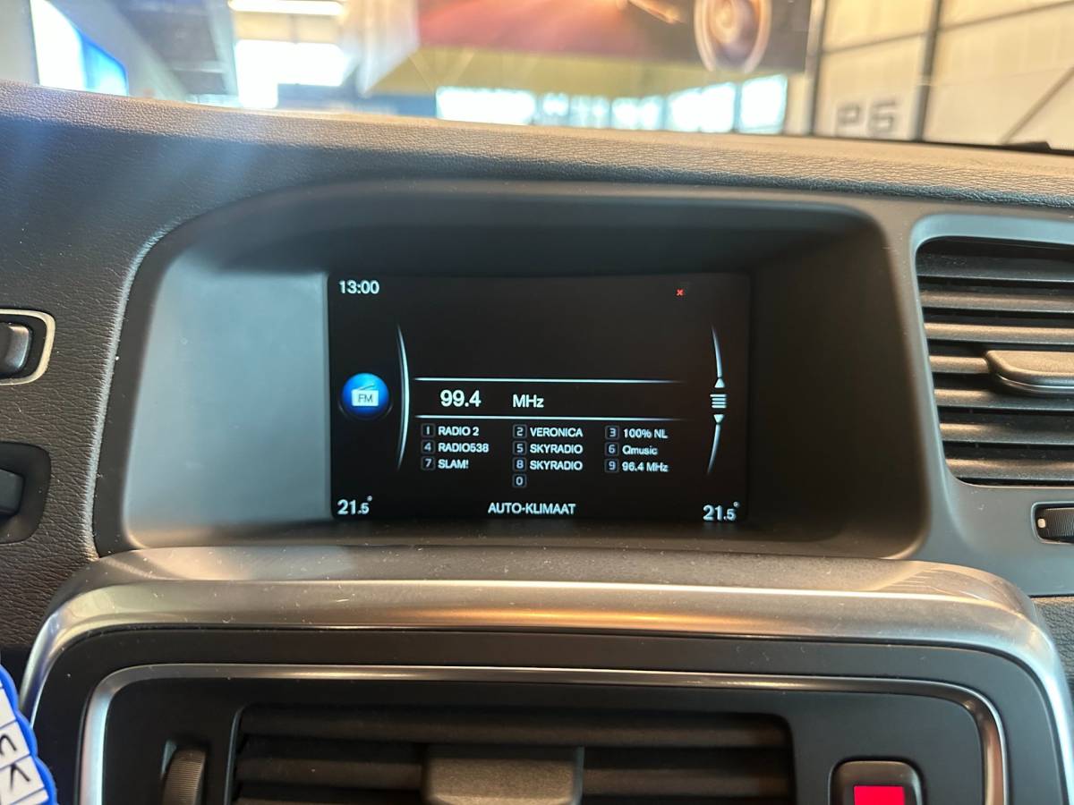 Volvo V60 Volvo V60 1.6 D2 KINETIC-uitv/CLIMA AIRCO/NAVIGATIE/CRUISE CONTROL/LM-VELGEN/AUX/BLUETOOTH/ISOFIX/TREKHAAK/APK+OH BIJ AFLEVERING