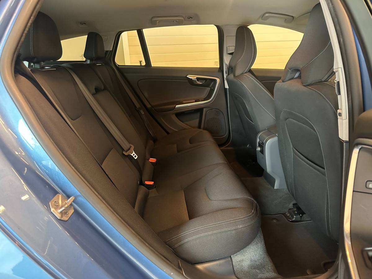 Volvo V60 Volvo V60 1.6 D2 KINETIC-uitv/CLIMA AIRCO/NAVIGATIE/CRUISE CONTROL/LM-VELGEN/AUX/BLUETOOTH/ISOFIX/TREKHAAK/APK+OH BIJ AFLEVERING
