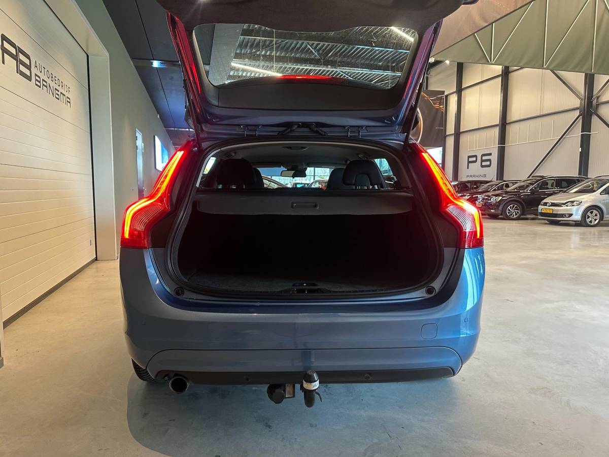 Volvo V60 Volvo V60 1.6 D2 KINETIC-uitv/CLIMA AIRCO/NAVIGATIE/CRUISE CONTROL/LM-VELGEN/AUX/BLUETOOTH/ISOFIX/TREKHAAK/APK+OH BIJ AFLEVERING