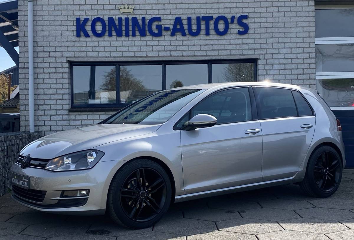 Volkswagen Golf Volkswagen Golf 1.0 TSI Business Edition Connected/ Clima/ LED/ PDC/ Privacyglass