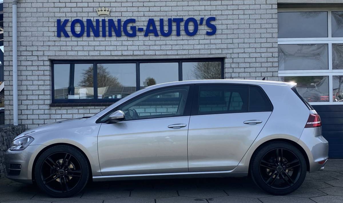 Volkswagen Golf Volkswagen Golf 1.0 TSI Business Edition Connected/ Clima/ LED/ PDC/ Privacyglass