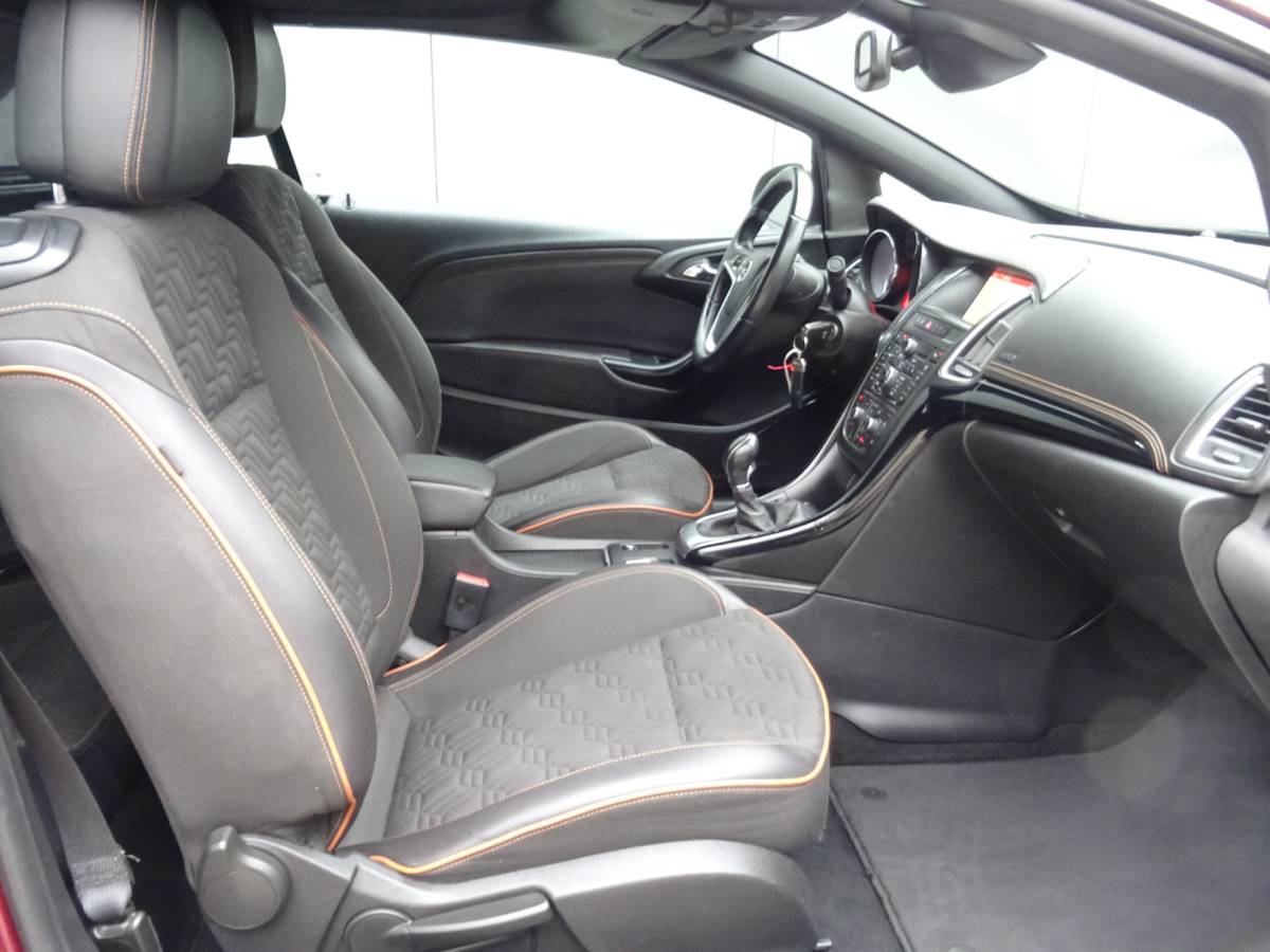 Opel Cascada Opel Cascada 1.4 Turbo ecoFLEX Cosmo * 19 INCH * NAVIGATIE !!