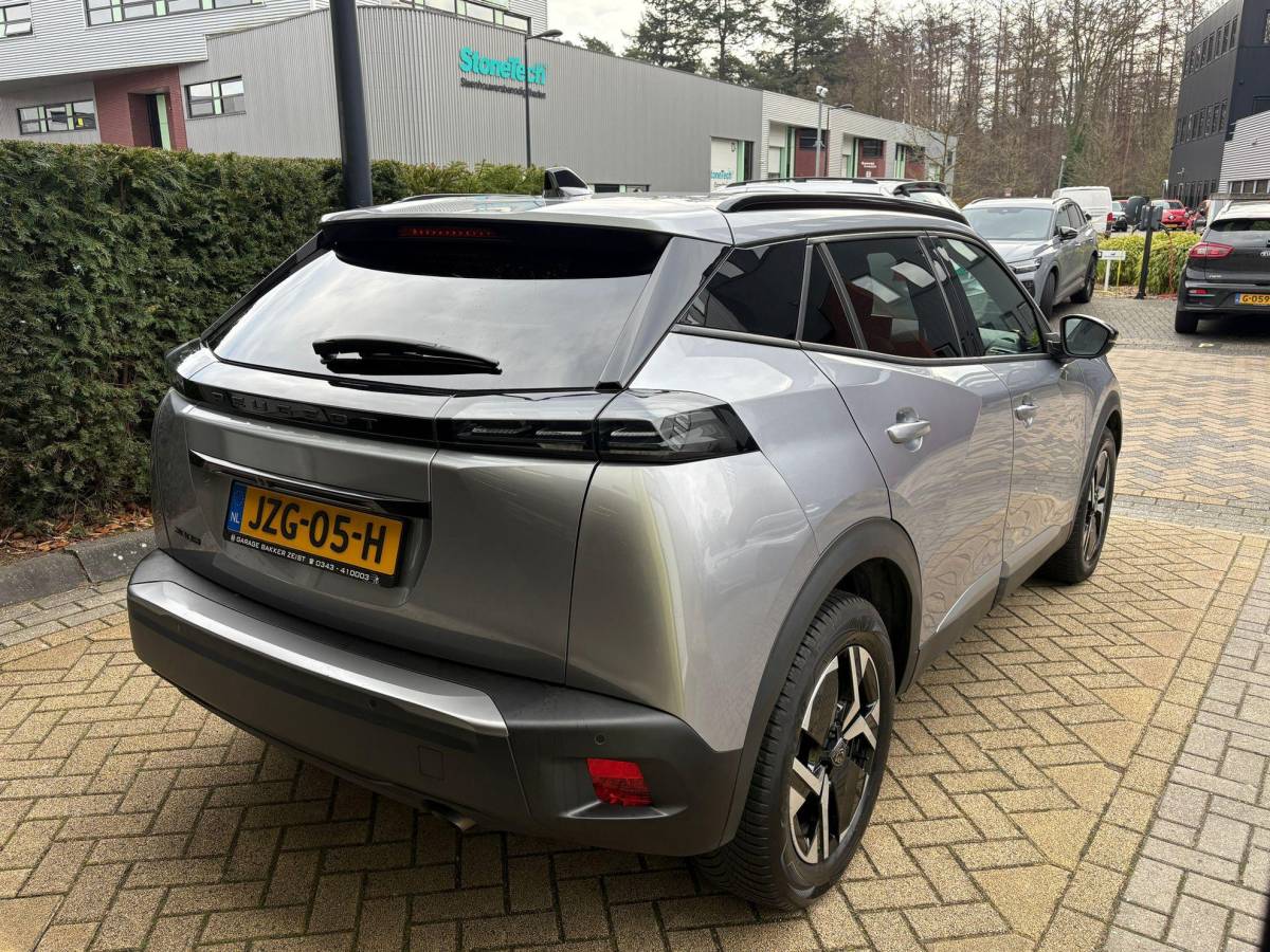 Peugeot 2008 Peugeot 2008 1.2 PureTech 100 Allure Groot Navigatie Led Camera Carplay Stoelverwarming