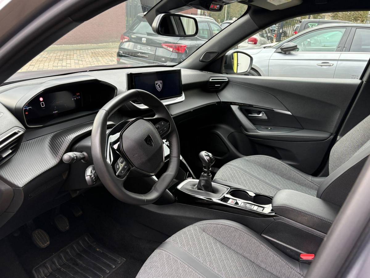 Peugeot 2008 Peugeot 2008 1.2 PureTech 100 Allure Groot Navigatie Led Camera Carplay Stoelverwarming
