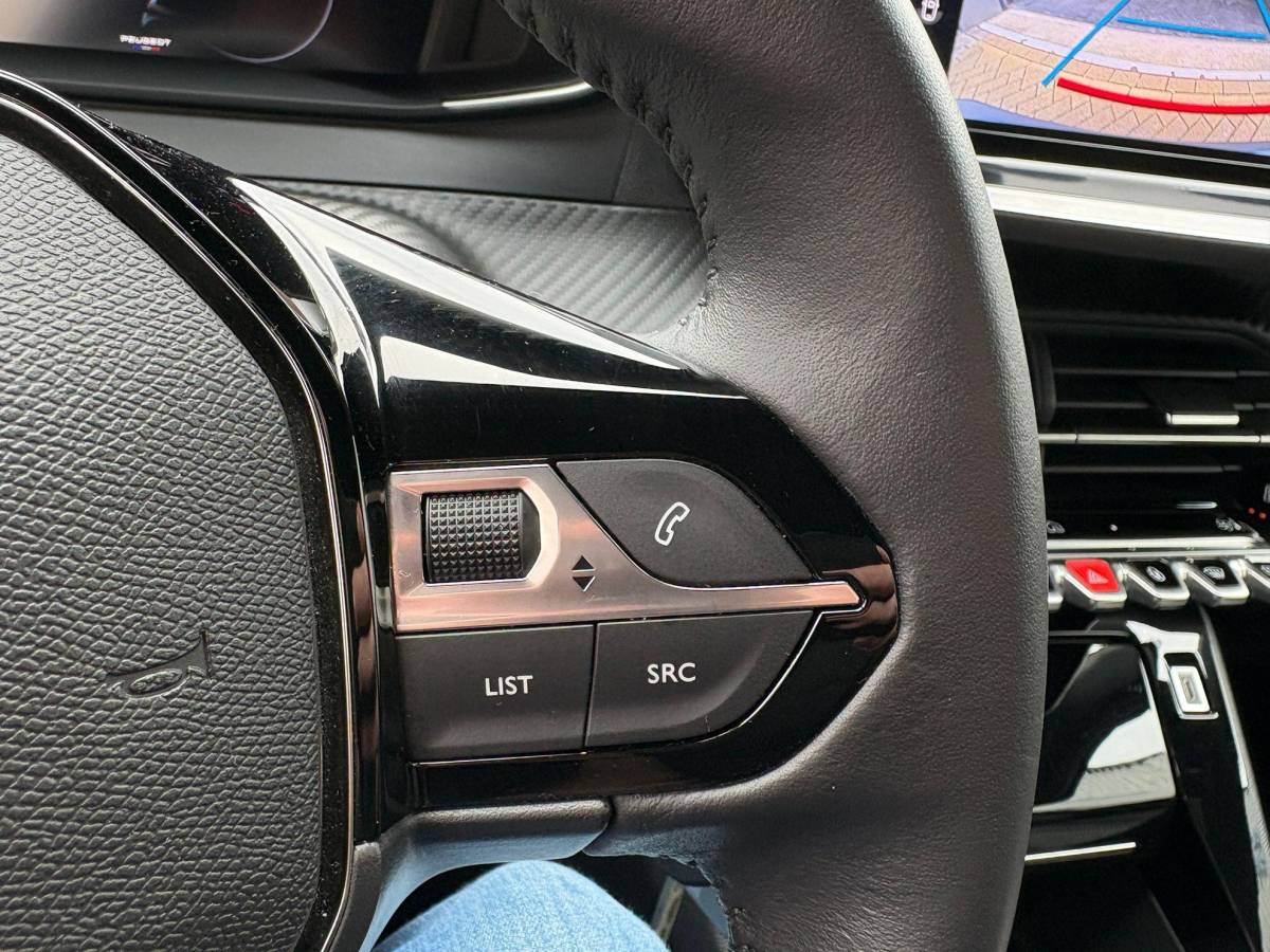 Peugeot 2008 Peugeot 2008 1.2 PureTech 100 Allure Groot Navigatie Led Camera Carplay Stoelverwarming