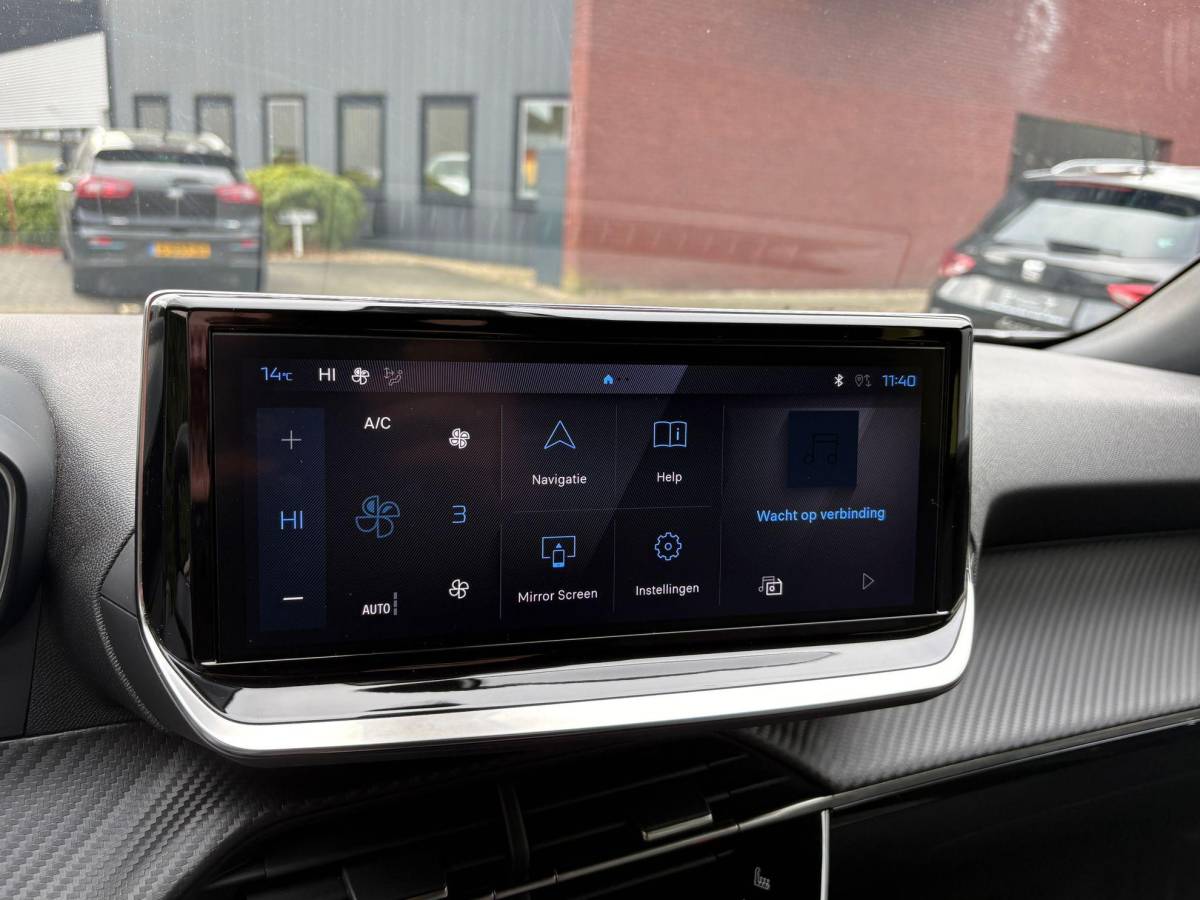 Peugeot 2008 Peugeot 2008 1.2 PureTech 100 Allure Groot Navigatie Led Camera Carplay Stoelverwarming