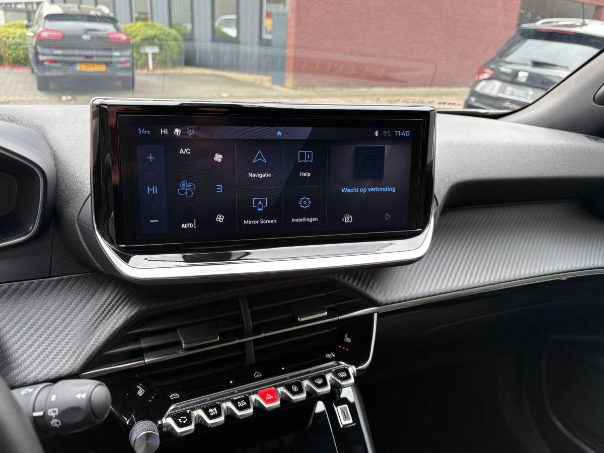 Peugeot 2008 Peugeot 2008 1.2 PureTech 100 Allure Groot Navigatie Led Camera Carplay Stoelverwarming