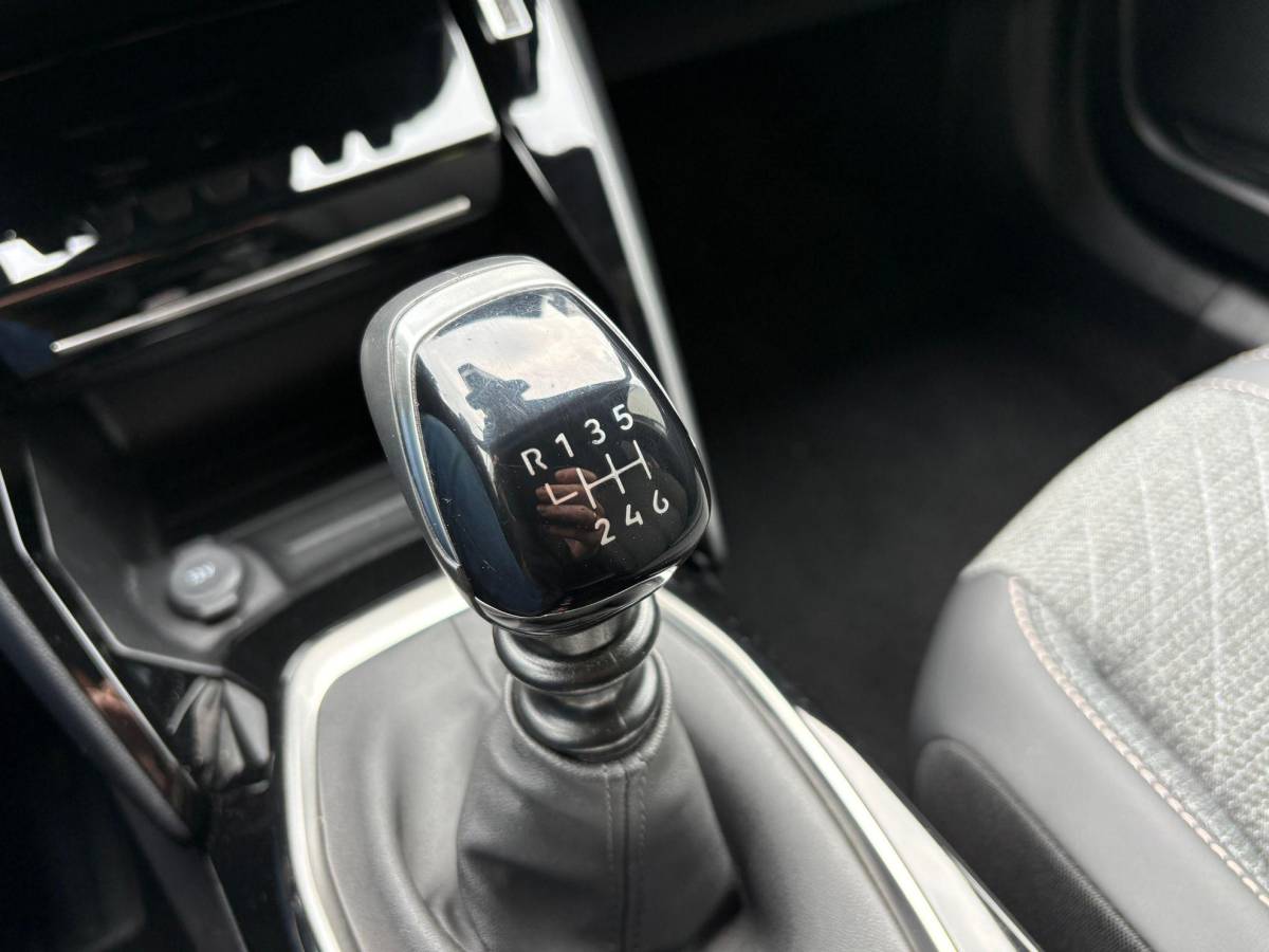 Peugeot 2008 Peugeot 2008 1.2 PureTech 100 Allure Groot Navigatie Led Camera Carplay Stoelverwarming