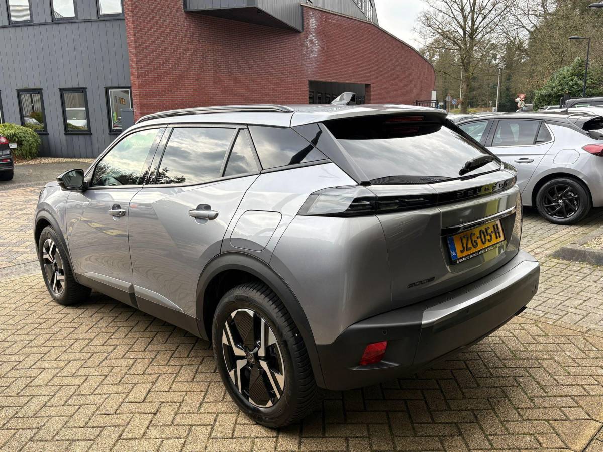 Peugeot 2008 Peugeot 2008 1.2 PureTech 100 Allure Groot Navigatie Led Camera Carplay Stoelverwarming