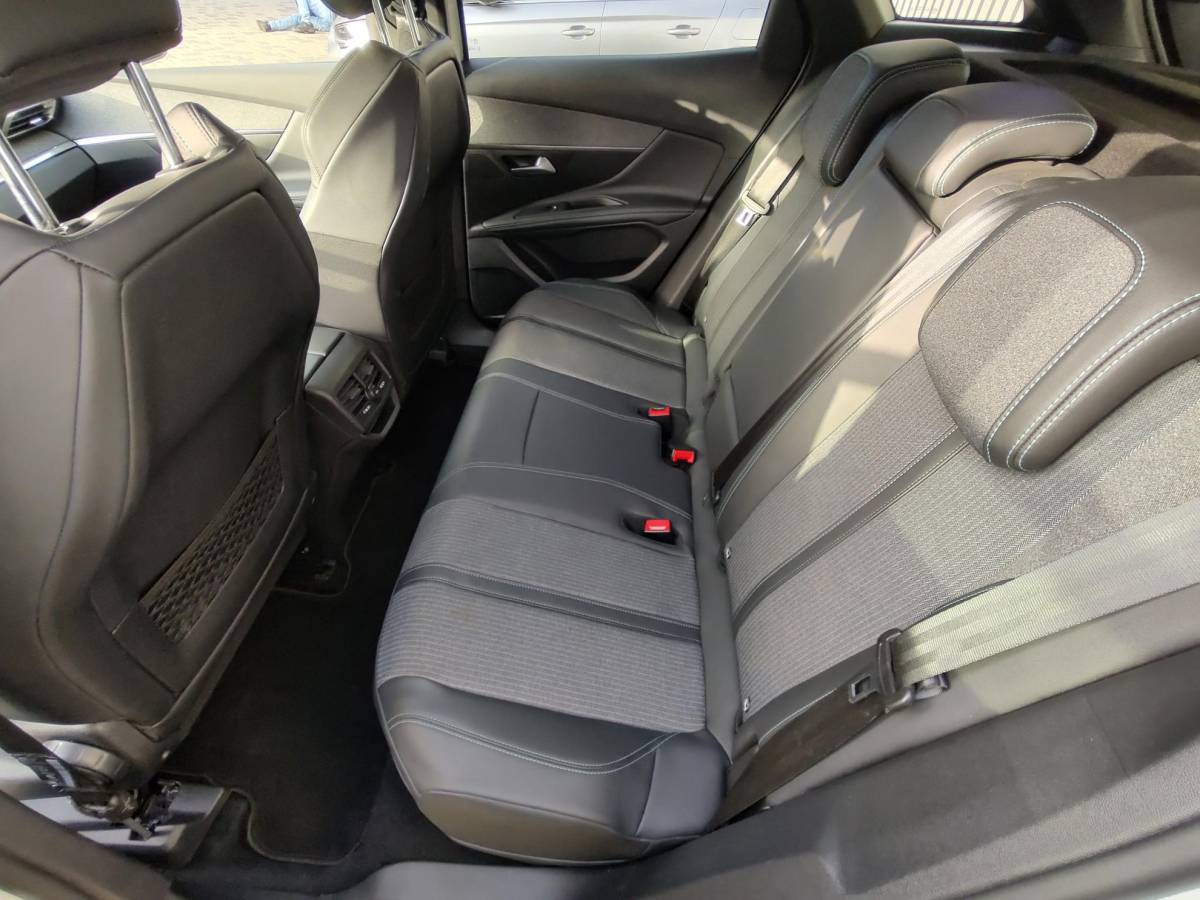 Peugeot 3008 Peugeot 3008 1.6 HYbrid 225 Allure Pack Business Adap-Cruise Navi Camera Led