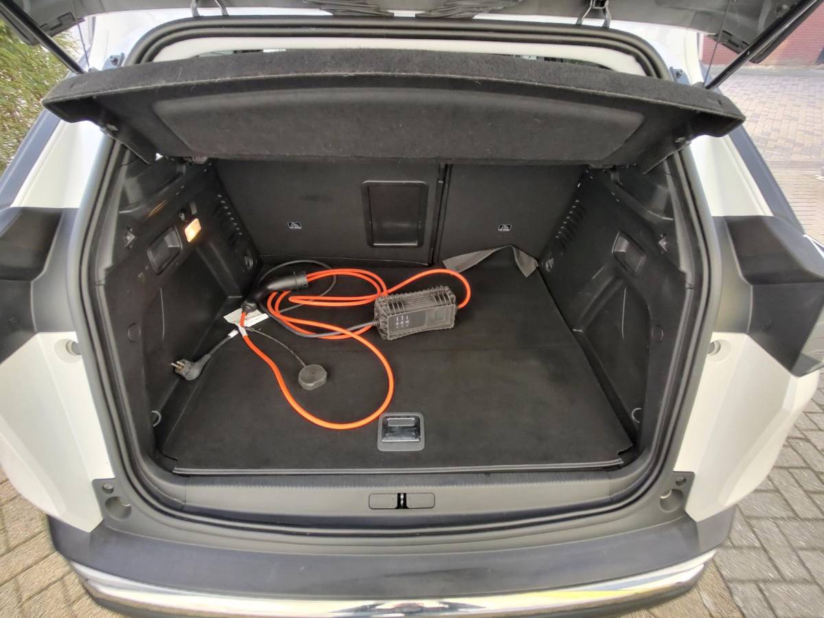 Peugeot 3008 Peugeot 3008 1.6 HYbrid 225 Allure Pack Business Adap-Cruise Navi Camera Led
