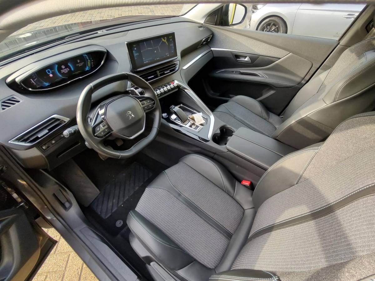 Peugeot 3008 Peugeot 3008 1.6 HYbrid 225 Allure Pack Business Trekhaak Camera Navigatie Led