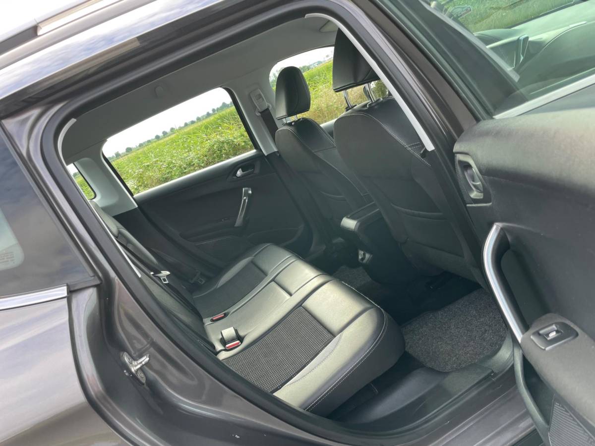 Peugeot 2008 Peugeot 2008 1.2 PureTech Active, Cruise, Pdc, Navi, Lmv, Half leder, Climate control, Goed oh, Mooie kmstand!