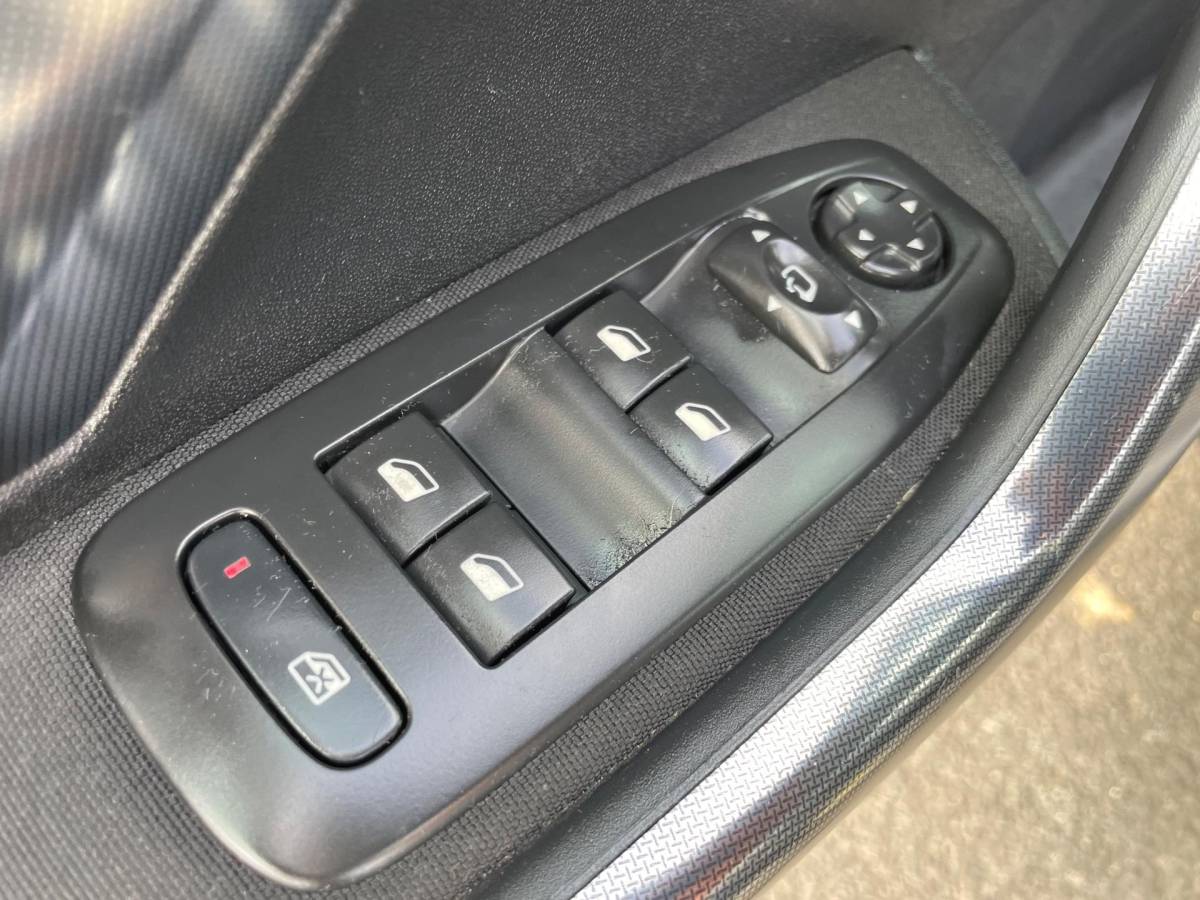 Peugeot 2008 Peugeot 2008 1.2 PureTech Active, Cruise, Pdc, Navi, Lmv, Half leder, Climate control, Goed oh, Mooie kmstand!