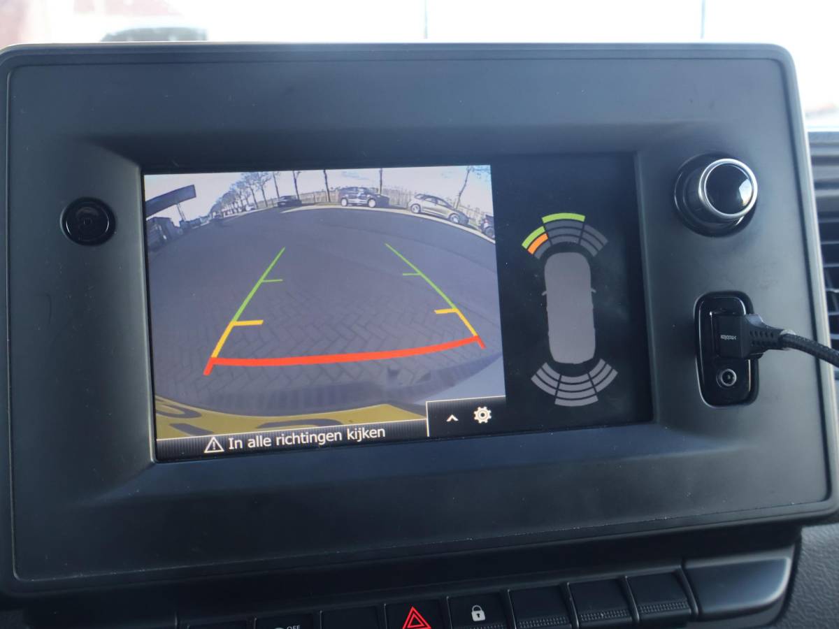 Renault Master Renault Master T35 2.3 dCi 150 PK AUTOMAAT L2H2 + CARPLAY | CAMERA | 2500 KG TREKHAAK | CRUISE | NAVIGATIE