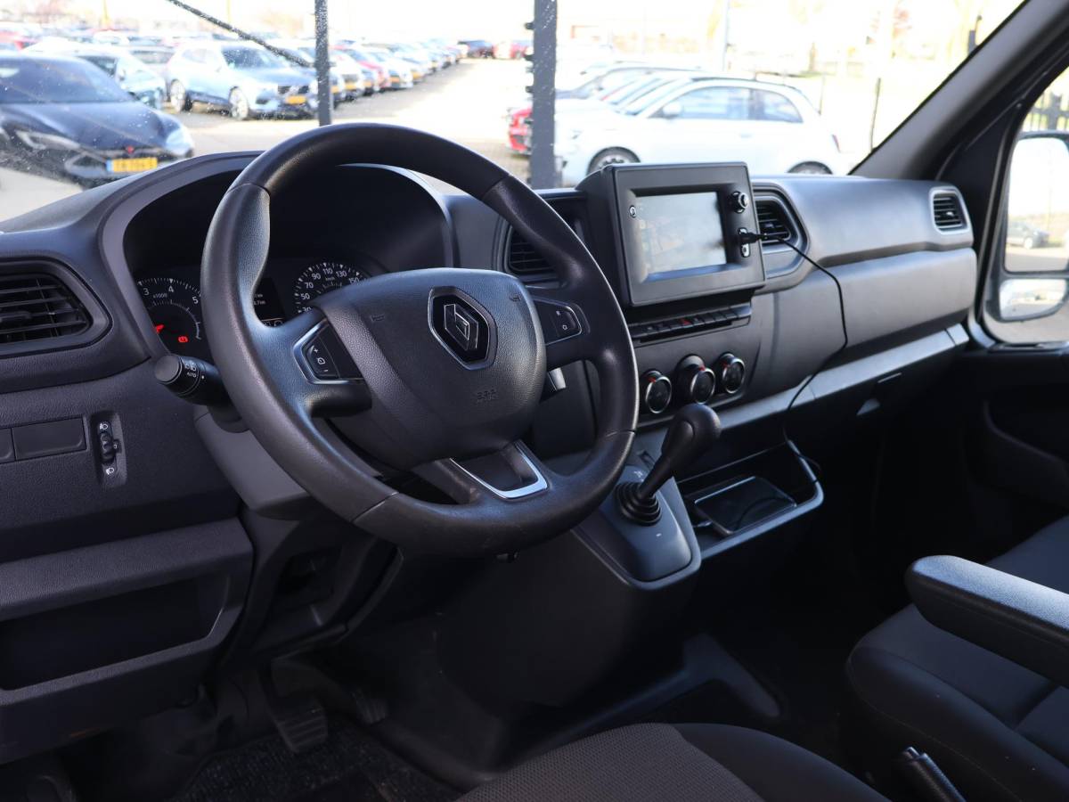 Renault Master Renault Master T35 2.3 dCi 150 PK AUTOMAAT L2H2 + CARPLAY | CAMERA | 2500 KG TREKHAAK | CRUISE | NAVIGATIE