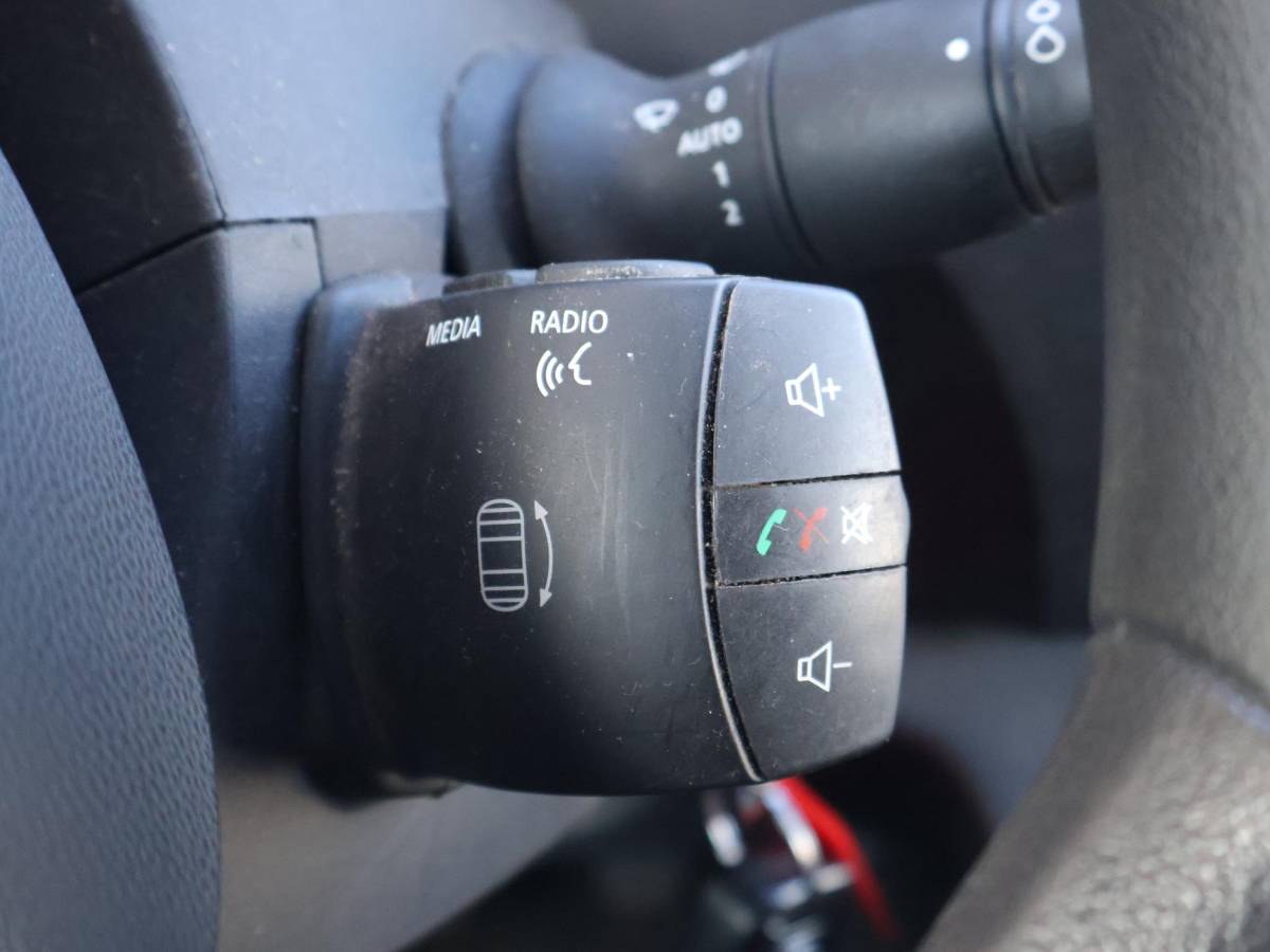 Renault Master Renault Master T35 2.3 dCi 150 PK AUTOMAAT L2H2 + CARPLAY | CAMERA | 2500 KG TREKHAAK | CRUISE | NAVIGATIE