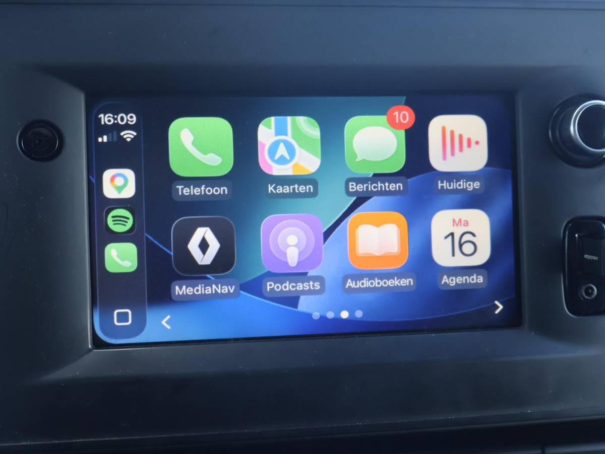 Renault Master Renault Master T35 2.3 dCi 150 PK AUTOMAAT L2H2 + CARPLAY | CAMERA | 2500 KG TREKHAAK | CRUISE | NAVIGATIE