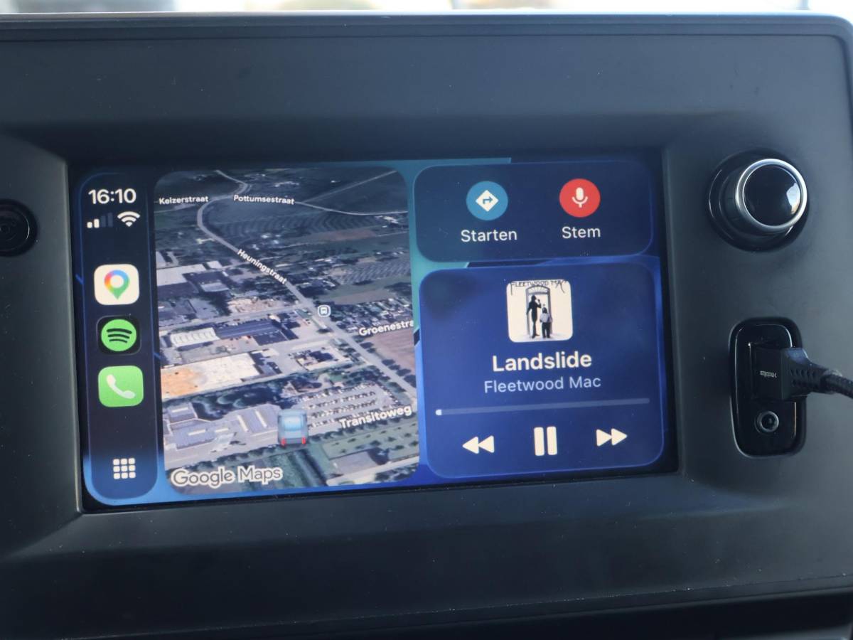 Renault Master Renault Master T35 2.3 dCi 150 PK AUTOMAAT L2H2 + CARPLAY | CAMERA | 2500 KG TREKHAAK | CRUISE | NAVIGATIE