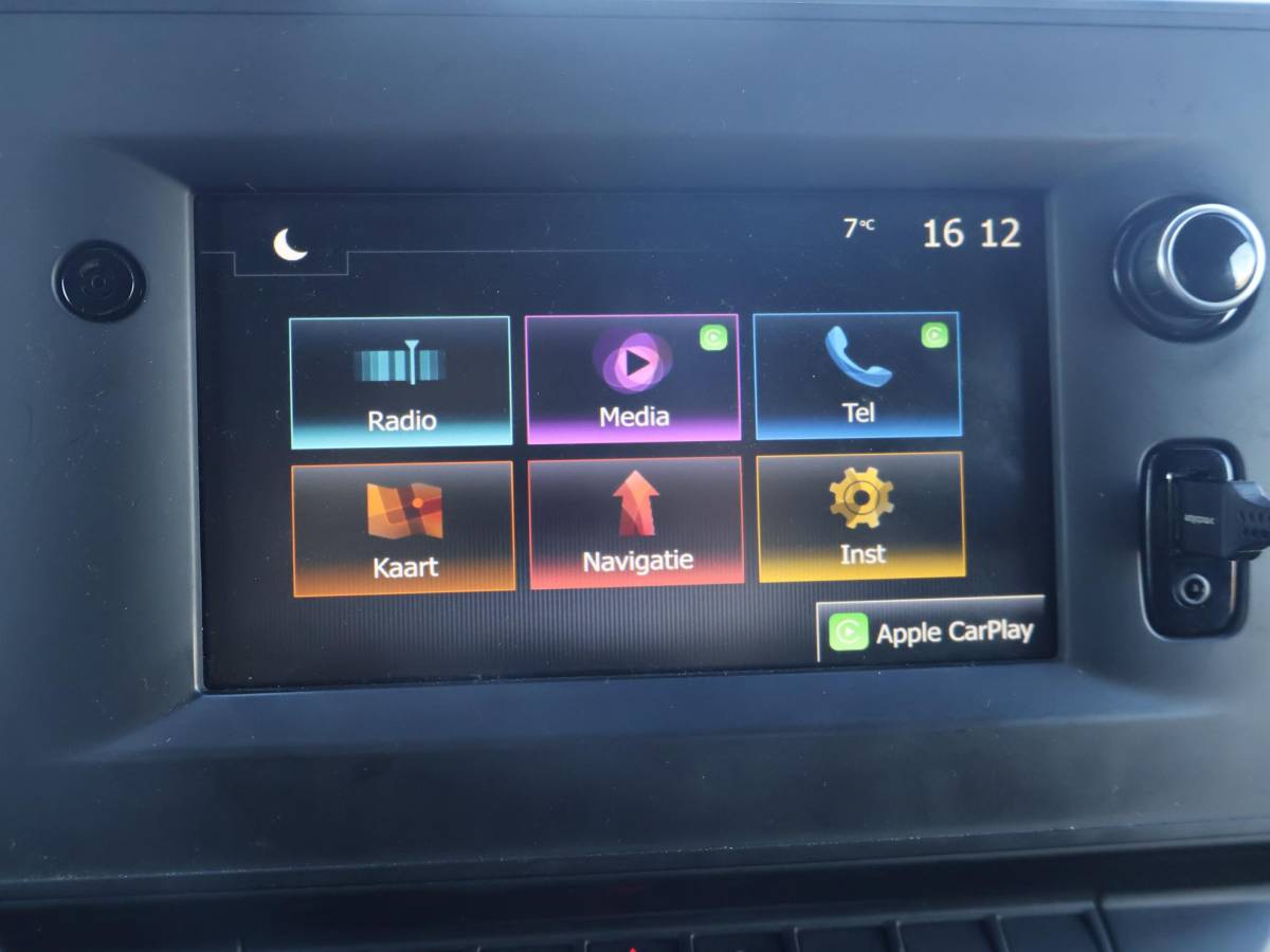 Renault Master Renault Master T35 2.3 dCi 150 PK AUTOMAAT L2H2 + CARPLAY | CAMERA | 2500 KG TREKHAAK | CRUISE | NAVIGATIE