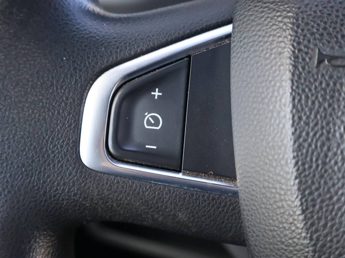 Renault Master Renault Master T35 2.3 dCi 150 PK AUTOMAAT L2H2 + CARPLAY | CAMERA | 2500 KG TREKHAAK | CRUISE | NAVIGATIE
