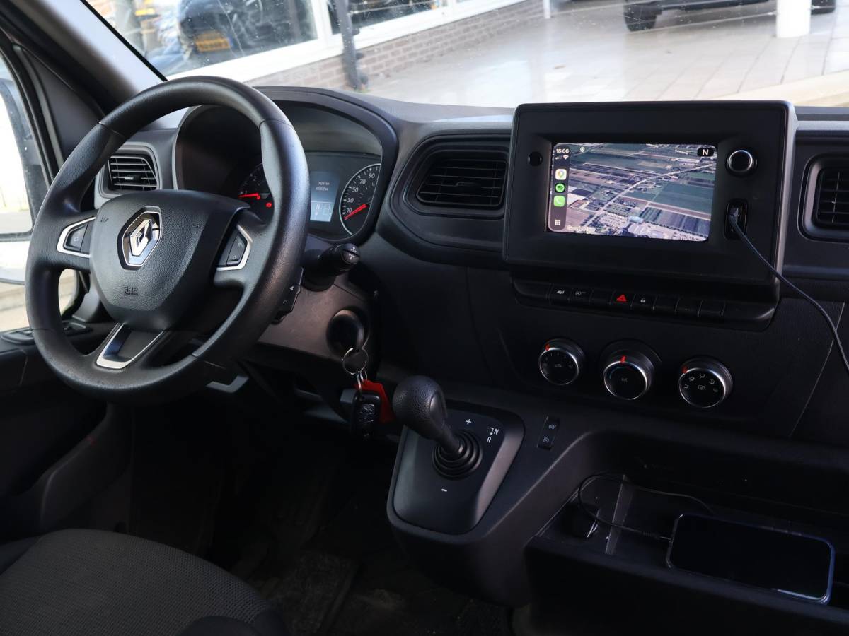 Renault Master Renault Master T35 2.3 dCi 150 PK AUTOMAAT L2H2 + CARPLAY | CAMERA | 2500 KG TREKHAAK | CRUISE | NAVIGATIE