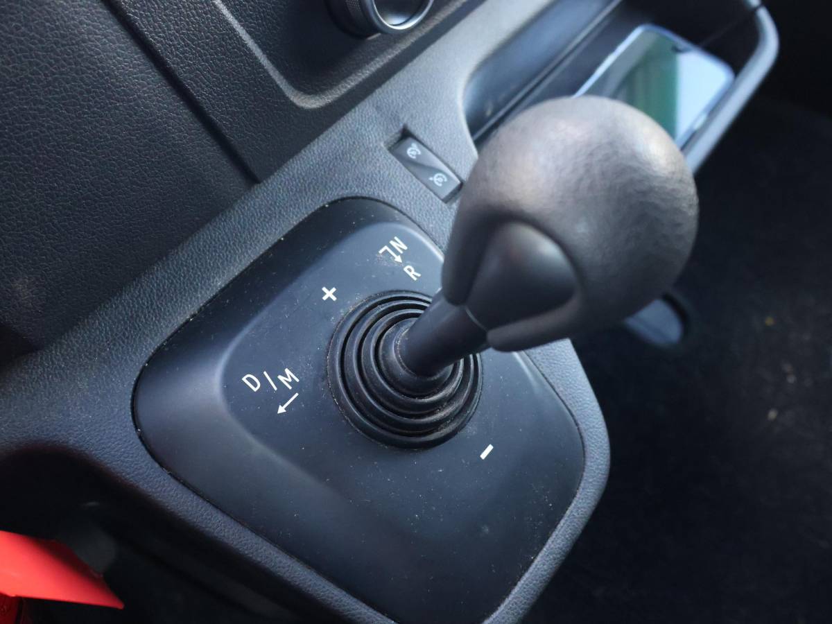 Renault Master Renault Master T35 2.3 dCi 150 PK AUTOMAAT L2H2 + CARPLAY | CAMERA | 2500 KG TREKHAAK | CRUISE | NAVIGATIE