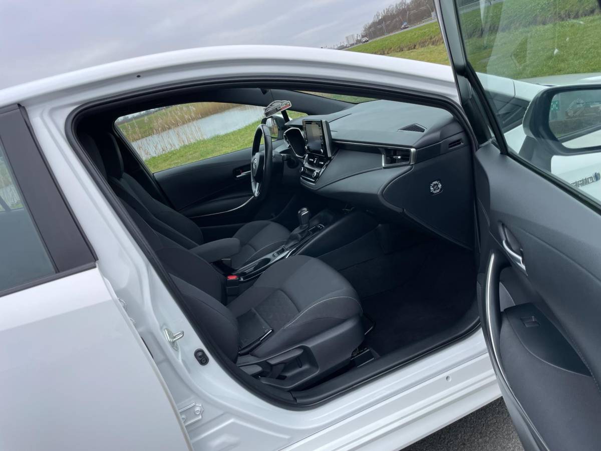 Toyota Corolla Toyota Corolla 1.8 Hybrid Business, Aut, Trekhaak, Acc, Cam, Carplay, Geen import, Nap, Volledig oh!