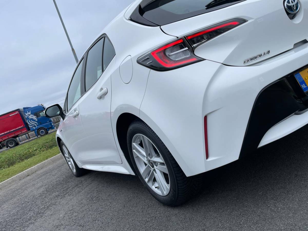 Toyota Corolla Toyota Corolla 1.8 Hybrid Business, Aut, Trekhaak, Acc, Cam, Carplay, Geen import, Nap, Volledig oh!