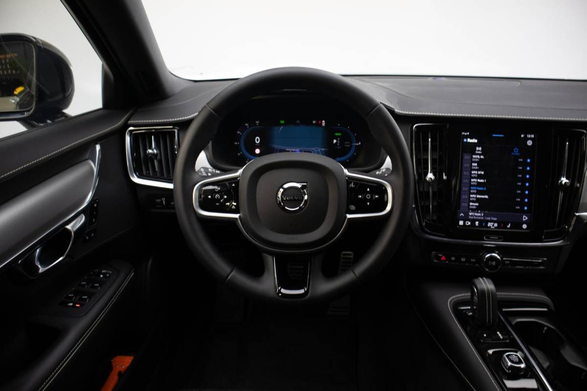 Volvo V90 Volvo V90 2.0 T6 AWD Recharge Plus Dark | SOH 92,2%