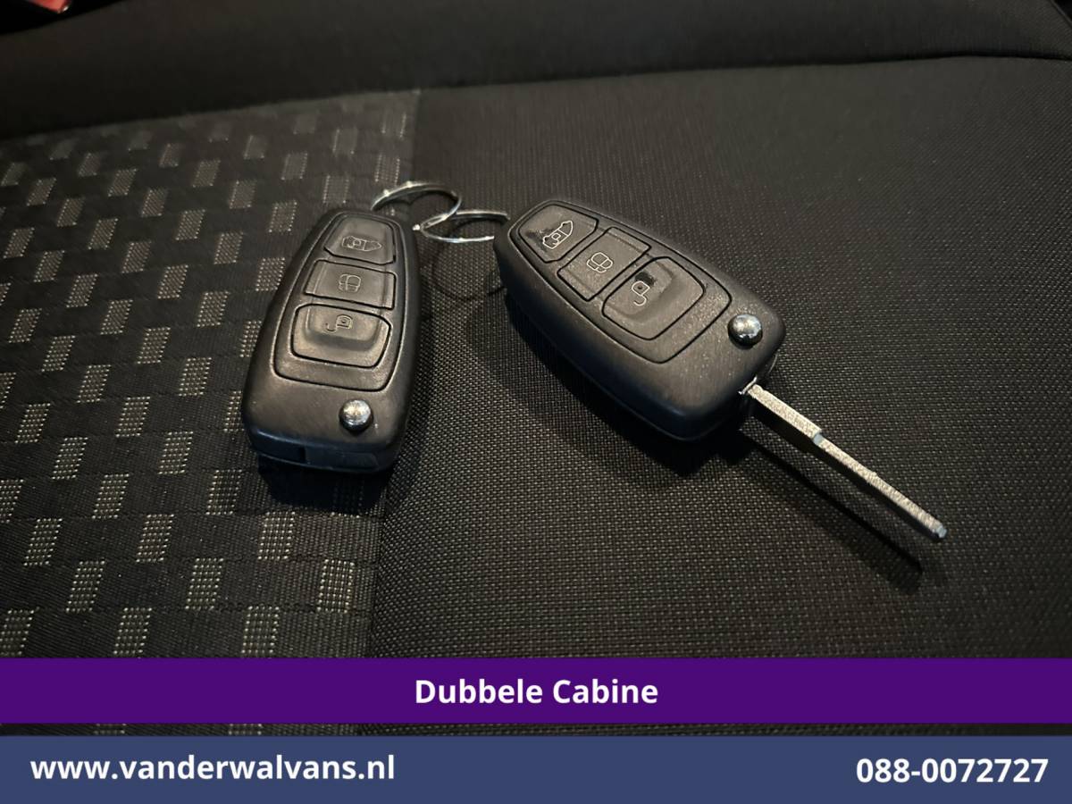 Ford Transit Custom Ford Transit Custom 2.0 TDCI 131pk L2H1 Dubbele Cabine Euro6 Airco | 6-Zits | LED | Cruisecontrol | Verwarmde voorruit Parkeersensoren, Dakdragers, 2800kg trekvermogen