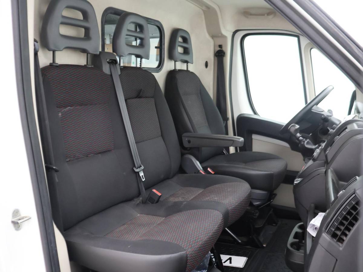 Peugeot Boxer Peugeot Boxer 330 2.0 BLUEHDI 130 PK EURO 6 + CAMERA | TREKHAAK | NAVIGATIE | CRUISE | AIRCO
