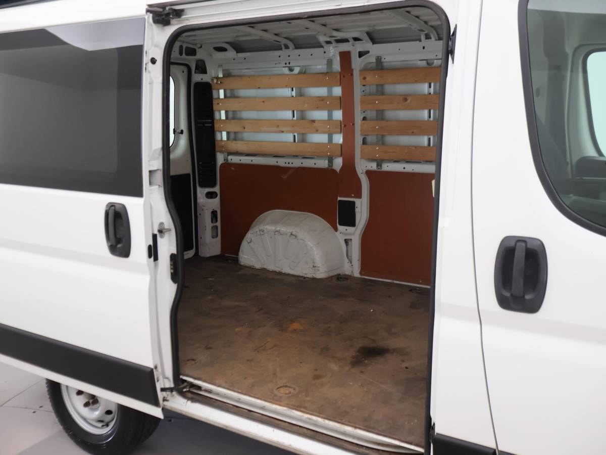 Peugeot Boxer Peugeot Boxer 330 2.0 BLUEHDI 130 PK EURO 6 + CAMERA | TREKHAAK | NAVIGATIE | CRUISE | AIRCO