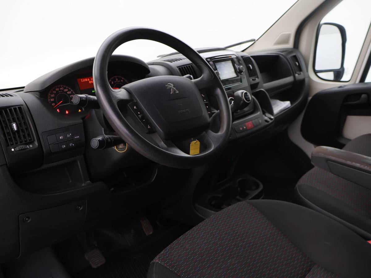 Peugeot Boxer Peugeot Boxer 330 2.0 BLUEHDI 130 PK EURO 6 + CAMERA | TREKHAAK | NAVIGATIE | CRUISE | AIRCO