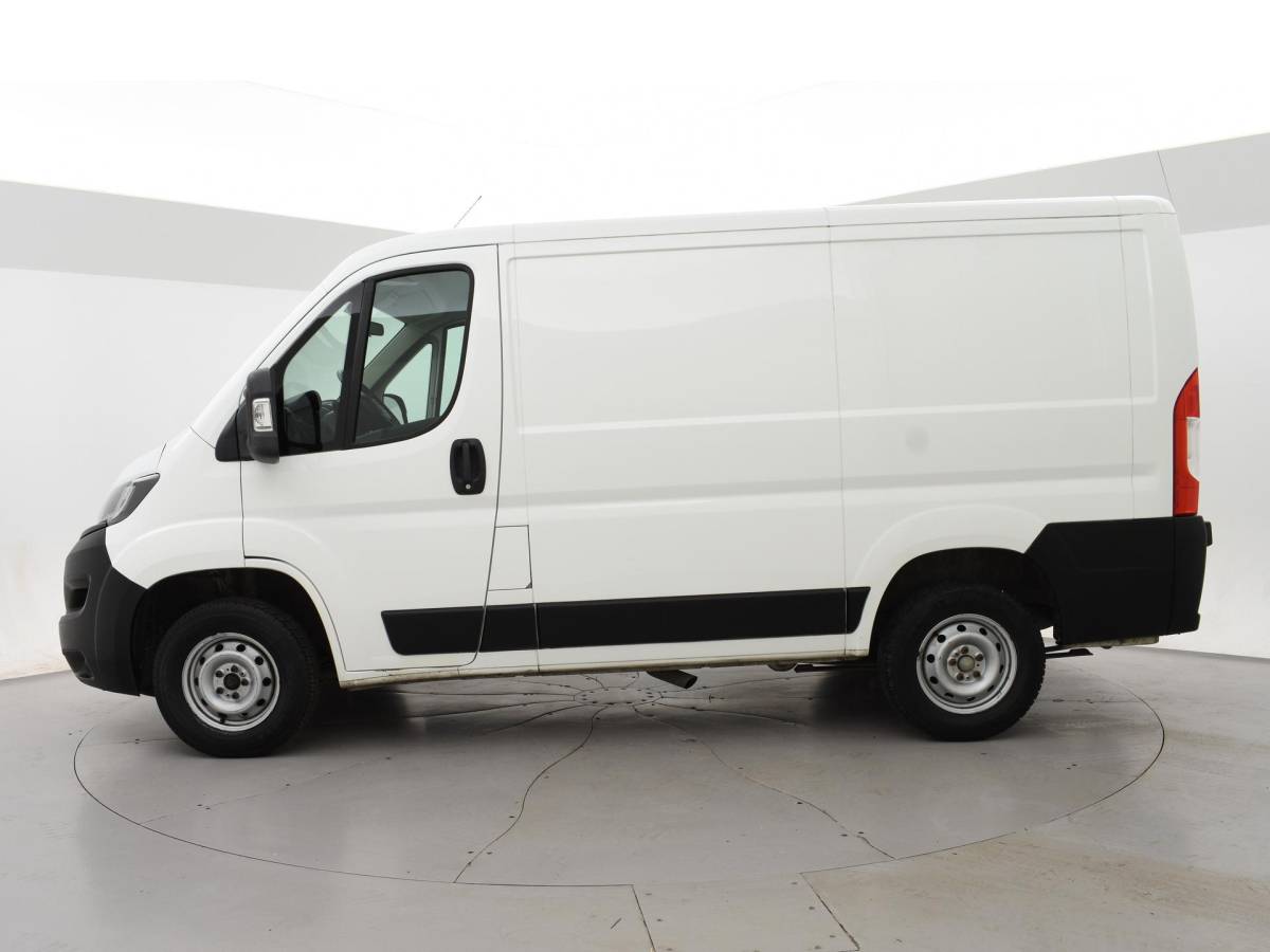 Peugeot Boxer Peugeot Boxer 330 2.0 BLUEHDI 130 PK EURO 6 + CAMERA | TREKHAAK | NAVIGATIE | CRUISE | AIRCO