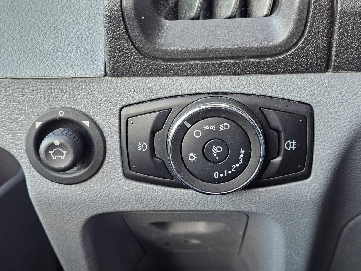 Ford Transit Ford Transit 350 2.0 TDCI 170 PK L4H1 | Bakwagen met Laadklep en Zijdeur 4,10 x 2,20 x 2,20 (l-b-h-  | Zéér nette auto | B-rijbewijs