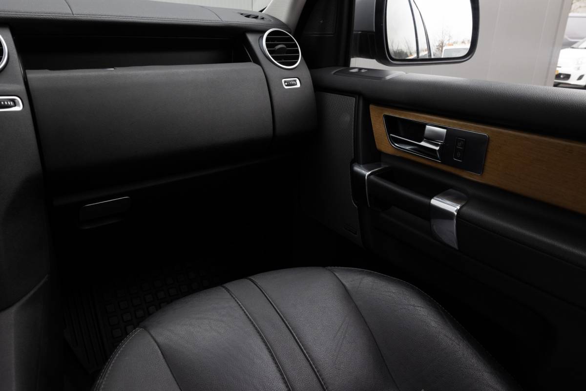 Land Rover Discovery Land Rover Discovery 3.0 V6 HSE | GRIJS KENTEKEN | H&K SOUND | TREKHAAK | LEDER
