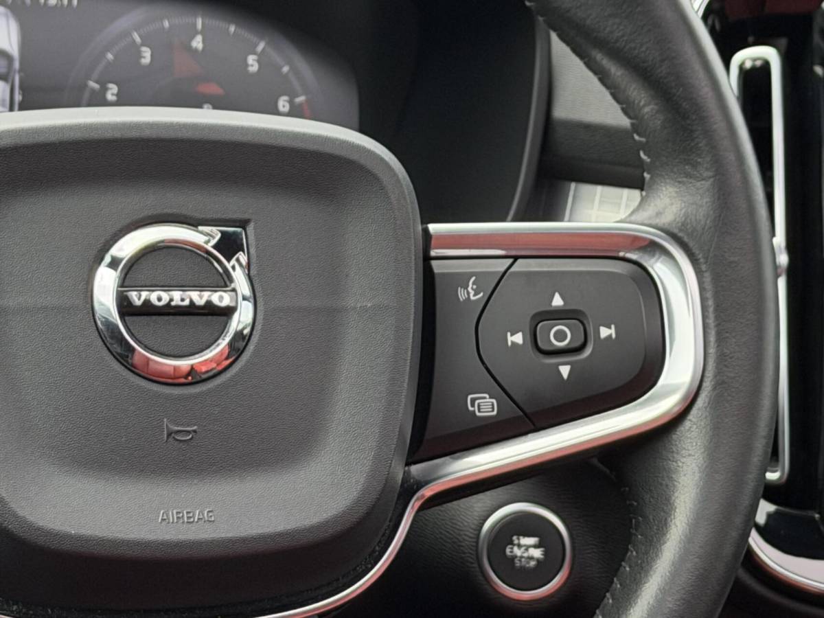 Volvo XC40 Volvo XC40 2.0 T4 190PK| Panodak| Leer| Keyless| Pilot| H&K